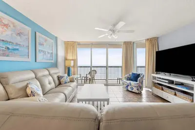 Image de Luxe Oceanfront 3 chambres Ă coucher Condo, AshWorth 602!