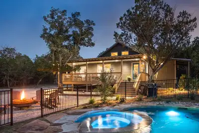 Image de Cade Loop Hideaway-3\/2 8 personnes HotTub \/ Plunge Pool \/ Private Guadalupe Riverfront
