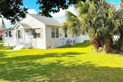 Image de New Smyrna Beach Cozy Pool Accueil, plage, shopping et restaurants