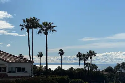 Image de Villa \"Ocean View\" de style complexe de luxe à côté de l'océan et des stations balnéaires!