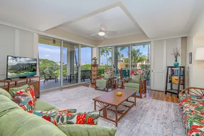 Superbe, récemment rénové 2 chambres, 2. 5 Condo Bath, à proximité des commerces et de la plage!