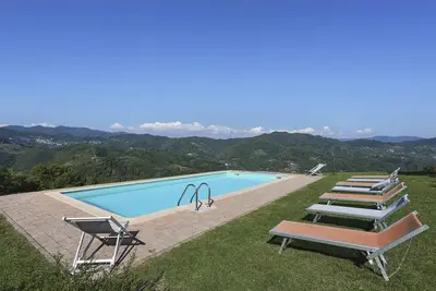 Image de Maison de vacances avec piscine privée, Wifi, Tv, véranda, vue panoramique, près de Lucques