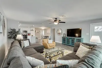 Image de Rénovation de luxe parfaite avec jardin de style complexe dans la vieille ville de Scottsdale! ! !