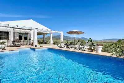 Image de Villa de campagne andalouse élégante, piscine privée, vues spectaculaires à 360 degrés, climatisation, Wi-Fi