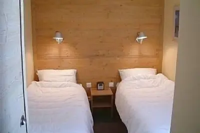 Image de Chalet alpin traditionnel Apt, spacieux, récemment rénové, skis aux pieds, parking