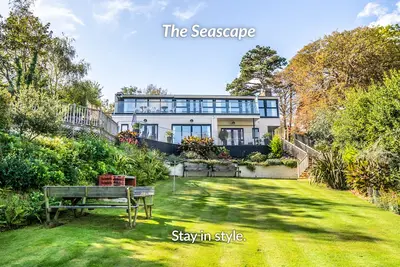 Image de The Seascape, Hluxury Appartement de 3 chambres avec vue panoramique sur la mer, jardin et bain à remous