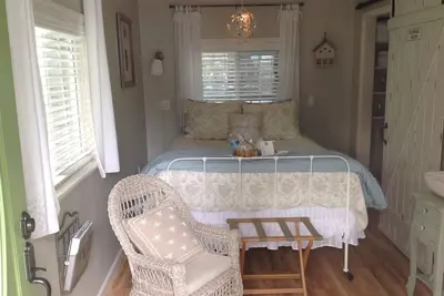 Image de Apiculteurs Cottage-Gig Harbor -Nina dreyer