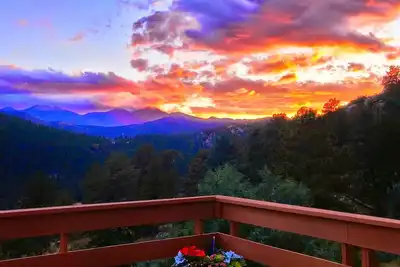 Image de Cabine confortable sur 2. 5 acres avec une vue imprenable sur Longs Peak et Rocky Mountain N. P. !