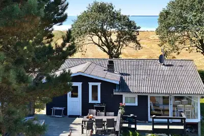 Image de 6 person holiday home in Martofte