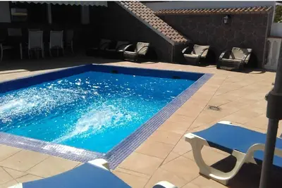 Image de Maison Avec Piscine, Vue, Wifi, Jeux, Salon Avec CHEMINÉE