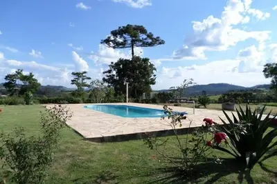 Image de Site à Piracaia avec piscine, barbecue à 1 km de la ville.