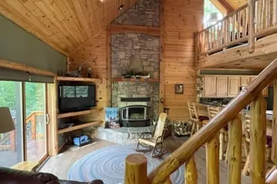 Image de Wood Haven Lodge \/ Animaux domestiques \/ Location de lac Nelson \/ ponton