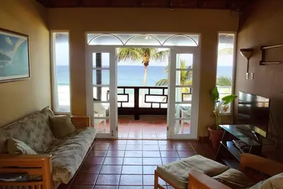 Image de Beachfront Penthouse centré sur la célèbre plage de sable