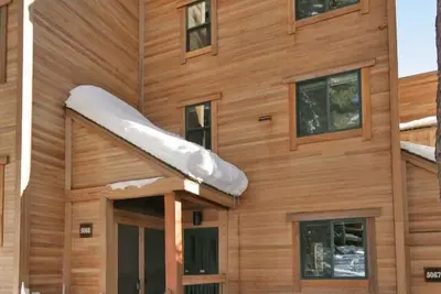 Image de Maison De Ville De Ski 3br IMMACULÉE Dans Northstar Resort!