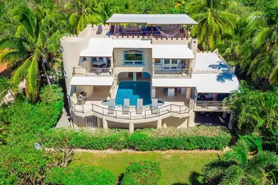 Oceanfront Dream Vacation Home avec des vues incroyables et piscine