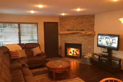 Image de Condo géant de l'étape 3! Ski-in / Ski-Out. Complètement rénové! Wifi