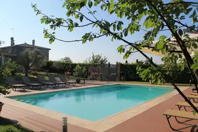 Image de Maison jumelée dans la campagne siennoise, piscine commune, idéale pour découvrir la Toscane