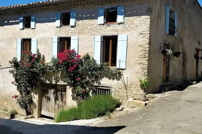 Image de Une maison magnifique, spacieuse, récemment rénovée dans le magnifique village de Camon