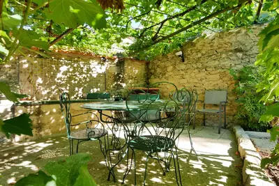 Image de Gîte de charme climatisé \"la cabane\" et son jardin privé et indépendant