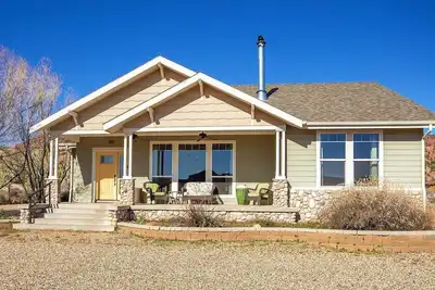 Image de Midnight s Manor - Luxury 2bd \/ 2ba on 1 Acre