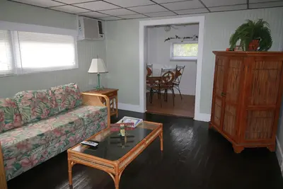 Image de Chalet confortable avec quai de pêche sur le lagon Indian River New Listing
