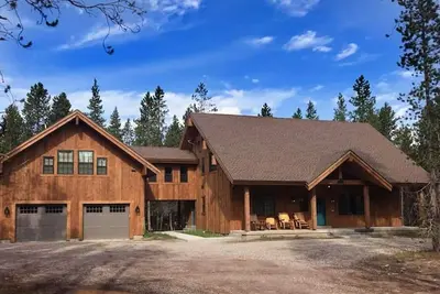 Image de Cabine de luxe nouvellement construite | Près de Yellowstone | 4 chambres 5 salles de bain
