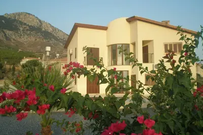 Image de Une maison loin de chez soi mais avec plus de soleil! Jusqu'Ă huit personnes