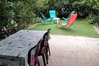 Image de 2pièces +cabine, 5 personnes avec parking et jardin 200 m de la plage