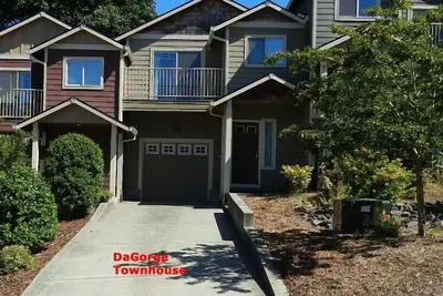 Image de Maison de ville DaGorge abordable - Troutdale (côté Ne Portland. Ou) 3 chambres \/ 2. 5 salles de bain