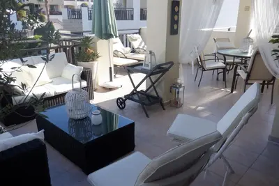 Luxueux appartement 5 *, Wifi gratuit et climatisation, 2 piscines, gymnase \/ table de tennis \/ table