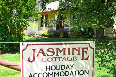 Image de Beautifully restored miner's cottage in the Upper Murray.