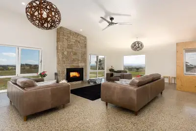 Image de On A Hill - maison de campagne moderne près de Braidwood