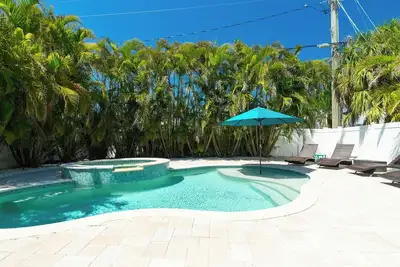 Image de Piscine privée chauffée et Spa- Animaux acceptés