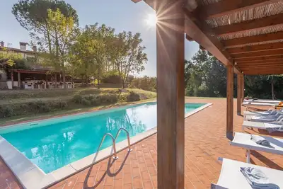 Image de Maison de Campagne Ă Pontedera avec 3 chambres Ă coucher, 8 couchages