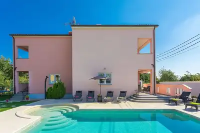 Image de Maison de vacances privée avec piscine privée, climatisation, Wifi, Tv, terrasse, parking
