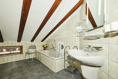 Image de Dachgeschoss-Ferienwohnung (5)