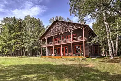 Image de Maison historique restaurée au bord du lac avec vue panoramique