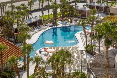 Image de 5 ★ Resort w / piscine chauffée et bain à remous! 15ème étage vue sur la plage. Fine cuisine et plus!