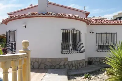 Image de Maison avec jardin et piscine privative