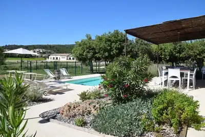Image de Un coin de Provence dans le. . . Gard! Avec votre tribu ou vos amis.