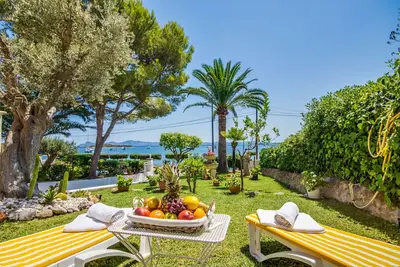 Image de Maison en première ligne à Bell punt à Alcudia.
