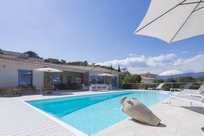 Image de Grande villa à Porto-Vecchio avec piscine, jacuzzi, sauna & fitness - Vue mer