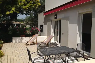 Image de Bas de villa indépendant 60m2, 2 chambres, grande terrasse et terrain de boule