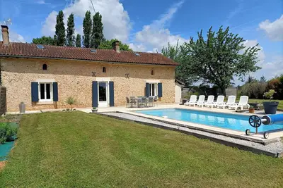 Image de Annonce Verifiee Hote Privé\nGÎTE De Charme Classe 3 Etoiles\nPISCINE Chauffee