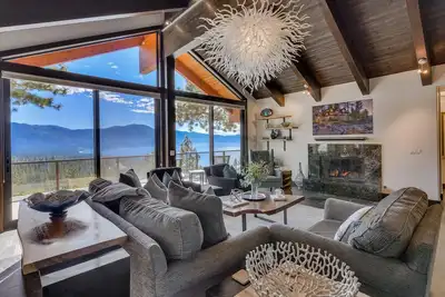 Image de Au-dessus et au-delĂ - Incline Village Lakeview: 4 Br / 8 Ba cinq chambres Ă coucher dans Incline Village, 12 personnes