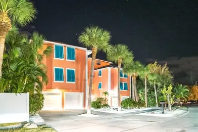 Image de Incroyable piscine ou Siesta Key Beach?  Vous choisissez avec ce condo parfaitement situé à Siesta Key Village