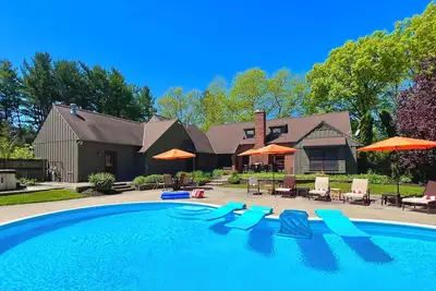 Image de Allegan Acres Private 3 Acres, Piscine, HotTub, Cheminée, FirePit, PingPong, Jeux, Plage