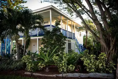 Image de Condo confortable parfait au coeur du village de Siesta Key, à un pâté de maisons de la plage et des attractions de Siesta