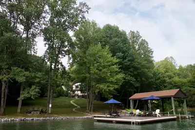 Image de Privé Coveside Paradise! WiFi, bain à remous, Gameroom, Kayaks, Plage, pente douce