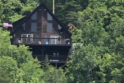Image de \"Carpe Diem\", belle maison spacieuse au bord du lac, bain Ă remous, quai pour bateau
